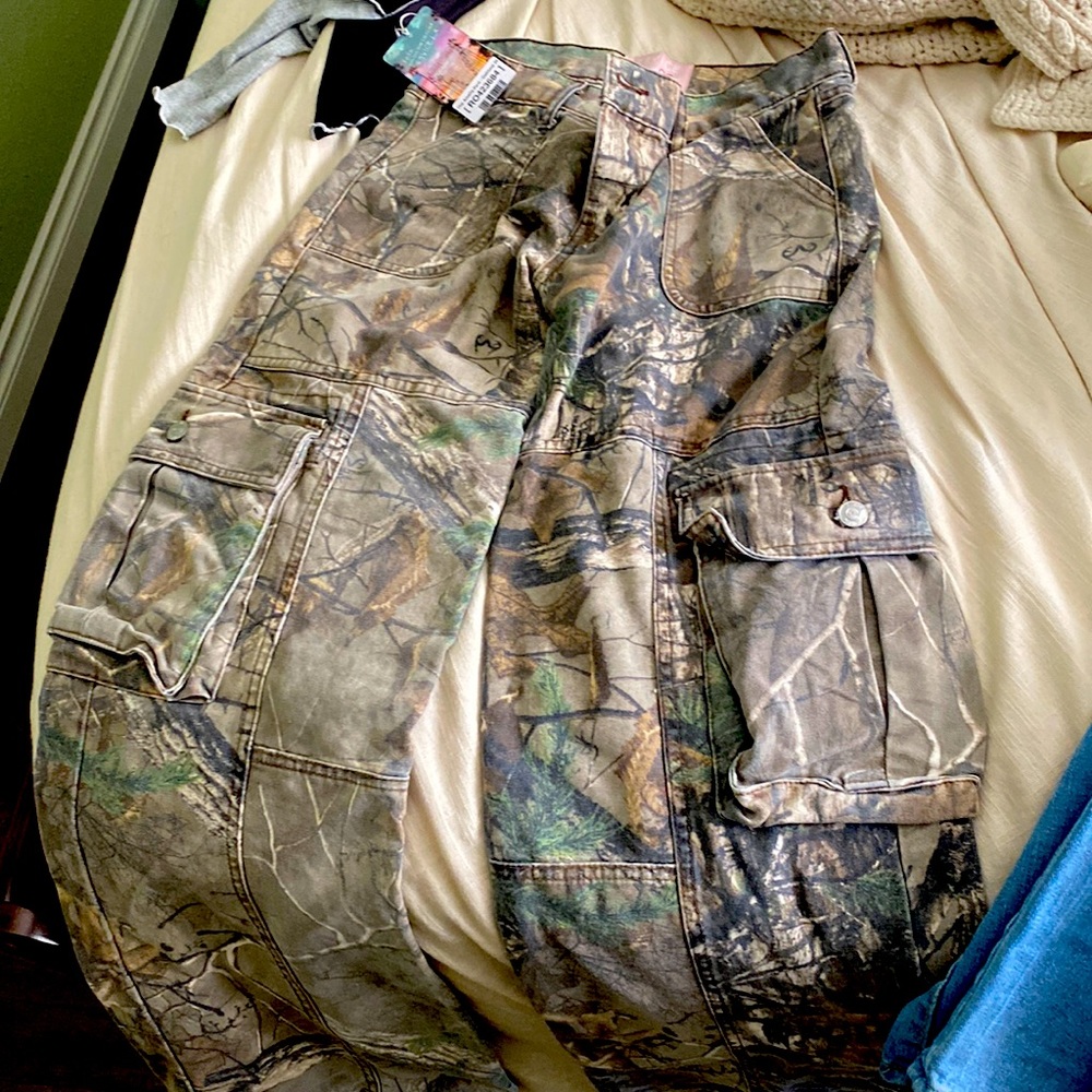 Never worn! Gift with no receipt. These pants are so cute and in season!